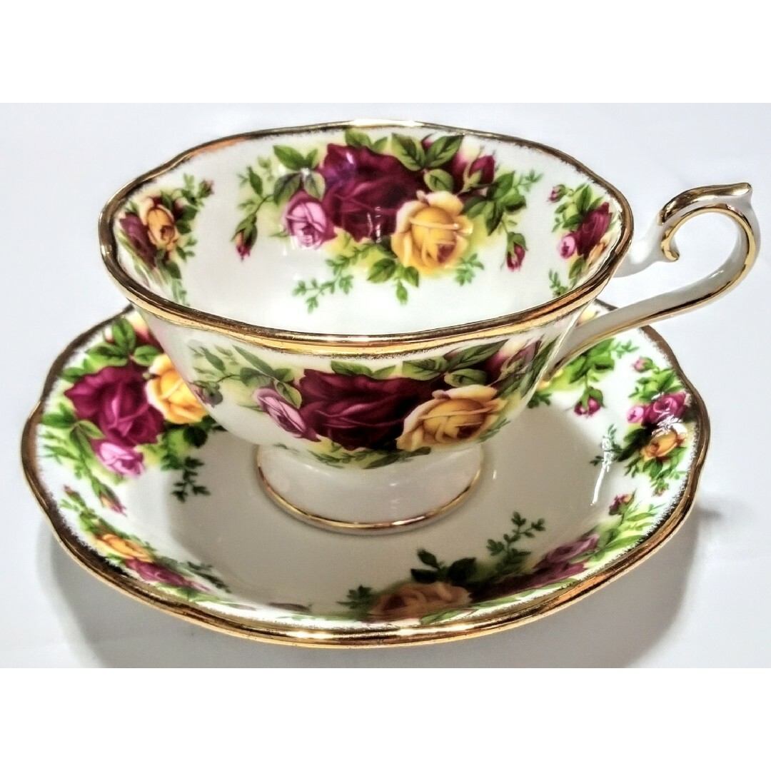 ROYAL ALBERT(ロイヤルアルバート)の大人気のブランド食器廃盤品(ロイヤルアルバートオールドカントリーローズ)新品格安 インテリア/住まい/日用品のキッチン/食器(グラス/カップ)の商品写真