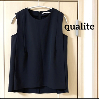 カリテ(qualite)のqualite  ノースリーブ　ブラック　上品トップス(Tシャツ/カットソー(半袖/袖なし))