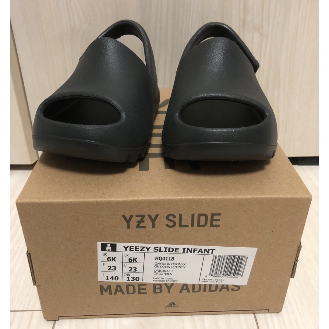 YEEZY（adidas）(イージー)のadidas INFANT YEEZY Slide ONYX 14cm キッズ/ベビー/マタニティのキッズ靴/シューズ(15cm~)(サンダル)の商品写真