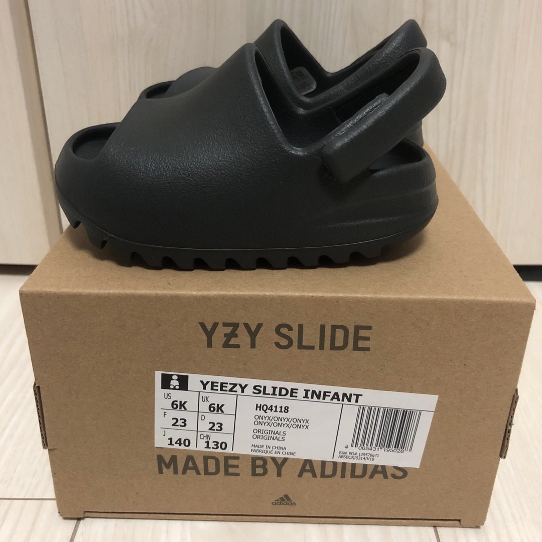 YEEZY（adidas）(イージー)のadidas INFANT YEEZY Slide ONYX 14cm キッズ/ベビー/マタニティのキッズ靴/シューズ(15cm~)(サンダル)の商品写真