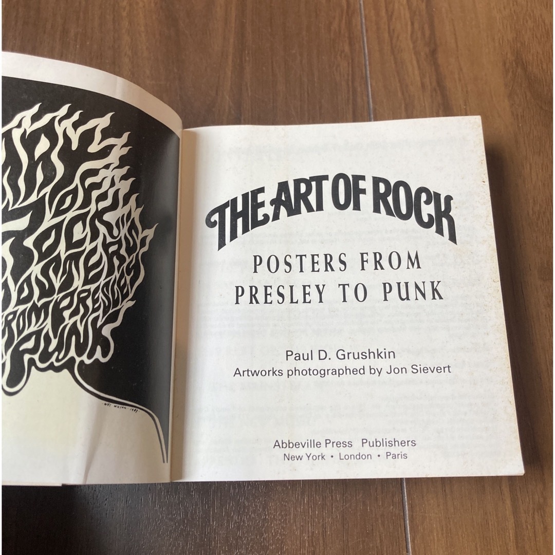 洋書　THE ART OF ROCK 50年代〜80年代ロックポスターミニ画集 エンタメ/ホビーの本(アート/エンタメ)の商品写真