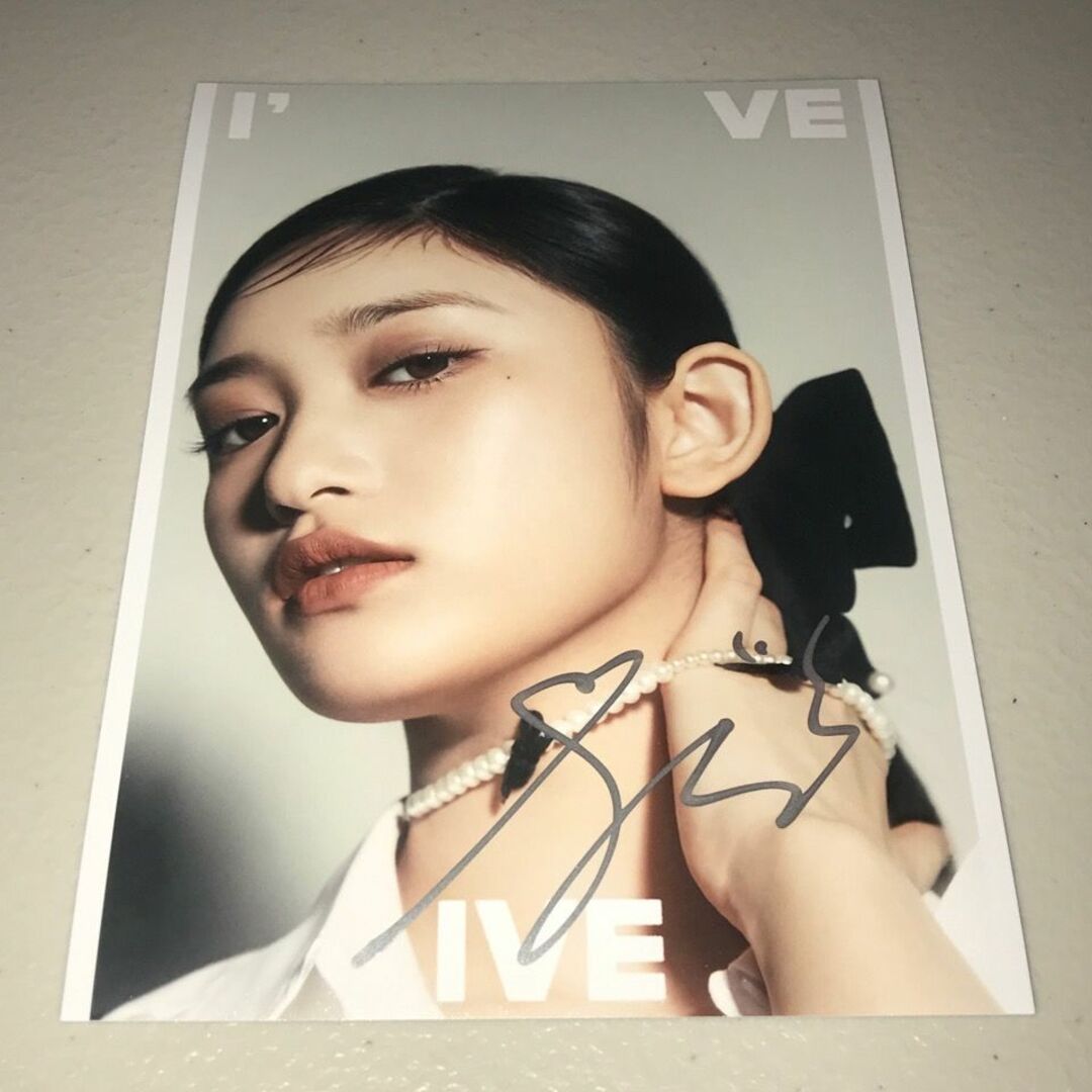 IVE 直筆サイン「I'VE IVE」スチール写真6枚セットの通販 by て IVE 直筆サイン「I'VE IVE」スチール写真6枚セットの通販 by て