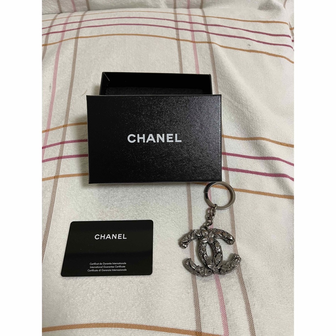 CHANEL(シャネル)のCHANEL シャネル　キーホルダー　使用頻度少なめ　希少　箱付き　正規品 レディースのファッション小物(キーホルダー)の商品写真