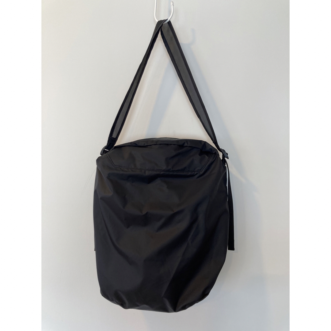 ARC'TERYX(アークテリクス)のARC'TERYX Heliad 12L TOTE ヒリアド ブラック メンズのバッグ(バッグパック/リュック)の商品写真