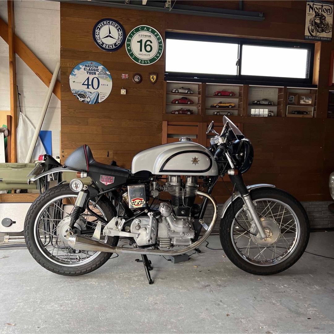 ロイヤルエンフィールド　Royal Enfield カフェレーサー　350cc