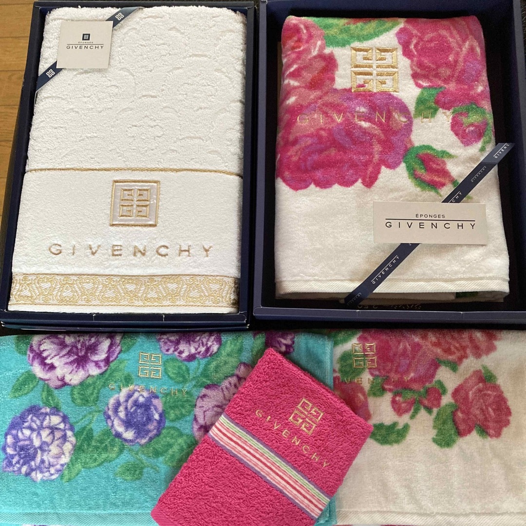 GIVENCHY(ジバンシィ)のGIVENCHY ジバンシイ  バスタオル フェイスタオル　まとめ売り　未使用 インテリア/住まい/日用品の日用品/生活雑貨/旅行(タオル/バス用品)の商品写真