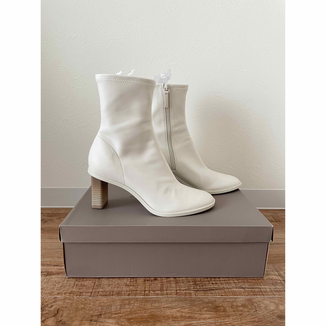 Charles and Keith - CHARLES & KEITH サイドジップアンクルブーツの