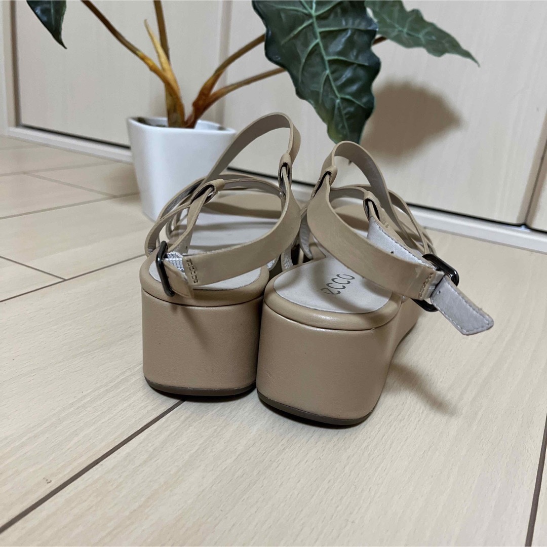 新品✨ECCO レザーサンダル　37