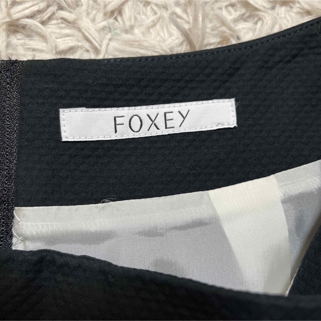 FOXEY(フォクシー)のFOXEY  黒　膝丈スカート  ボックススカート  サイズ38 レディースのスカート(ひざ丈スカート)の商品写真