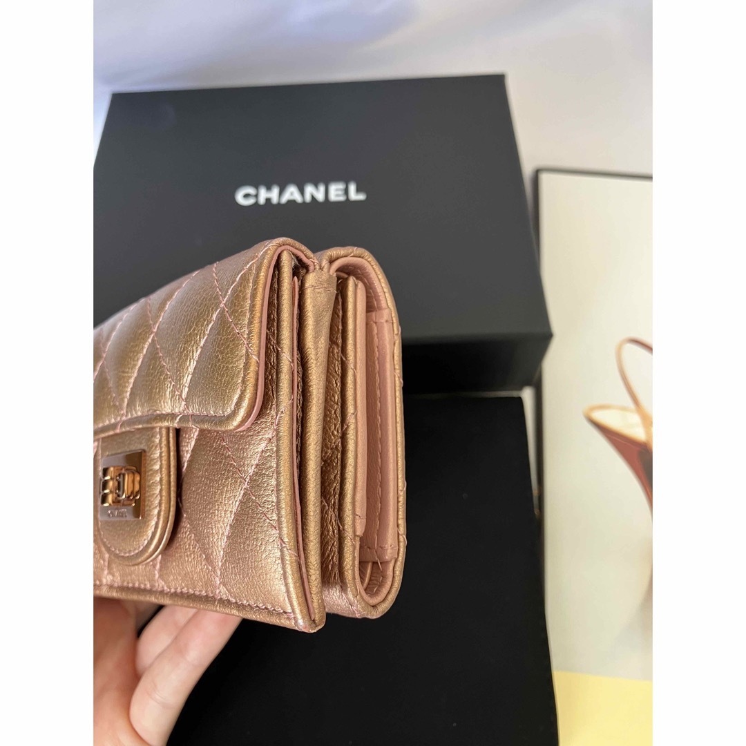 特典進呈 CHANEL - 2回使用の美品！☆CHANELマトラッセ三つ折りミニ