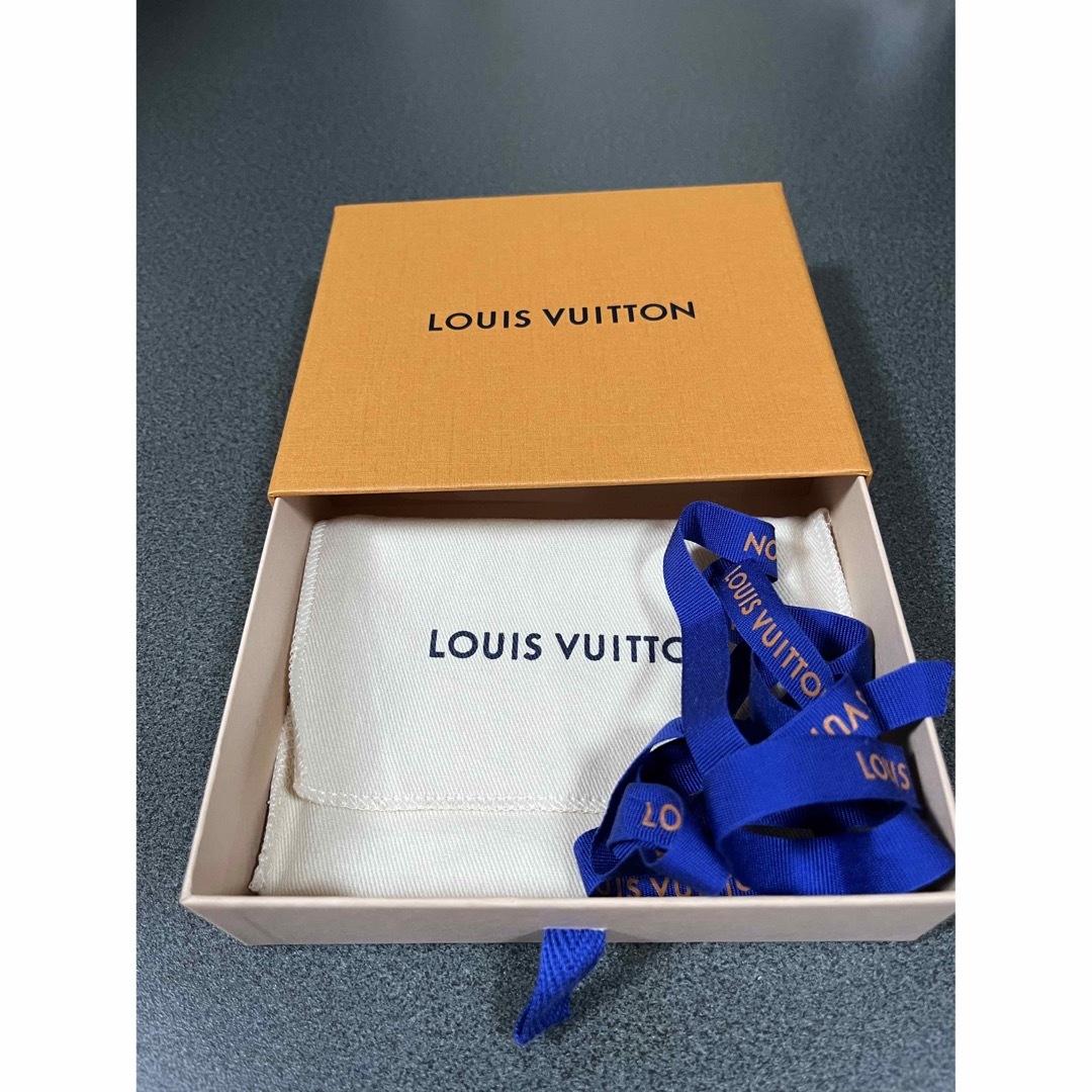 LOUIS VUITTON(ルイヴィトン)のルイヴィトンネクタイピンやカフスの箱と保存袋 メンズのファッション小物(ネクタイピン)の商品写真