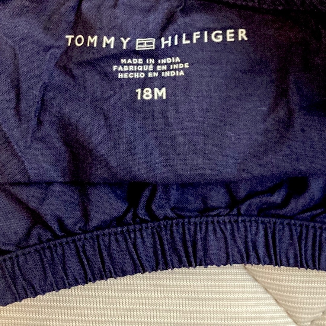 TOMMY HILFIGER(トミーヒルフィガー)の【18M未使用品】紺色アンダーパンツ キッズ/ベビー/マタニティのベビー服(~85cm)(パンツ)の商品写真