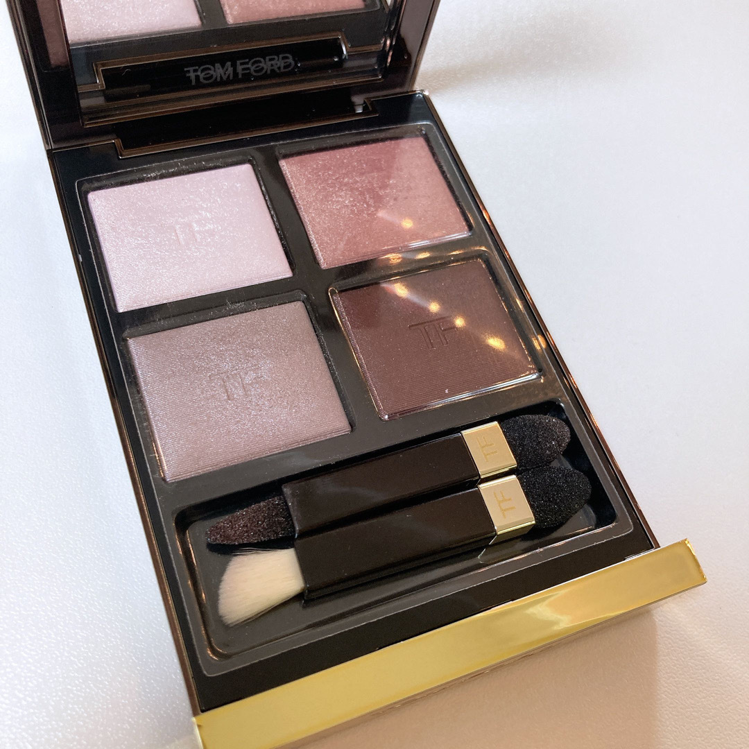 TOM FORD BEAUTY(トムフォードビューティ)のトムフォード　アイ カラー クォード 27A ヴァージン オーキッド コスメ/美容のベースメイク/化粧品(アイシャドウ)の商品写真