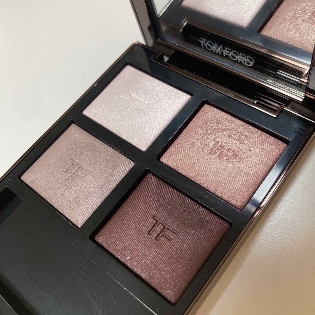 TOM FORD BEAUTY(トムフォードビューティ)のトムフォード　アイ カラー クォード 27A ヴァージン オーキッド コスメ/美容のベースメイク/化粧品(アイシャドウ)の商品写真