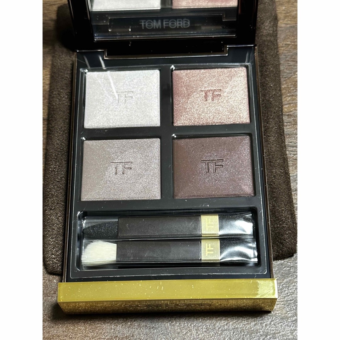 TOM FORD BEAUTY(トムフォードビューティ)のトム フォード ビューティ アイ カラー クォード 27A ヴァージン オーキ… コスメ/美容のベースメイク/化粧品(アイシャドウ)の商品写真