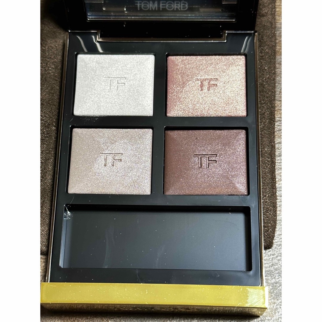 TOM FORD BEAUTY(トムフォードビューティ)のトム フォード ビューティ アイ カラー クォード 27A ヴァージン オーキ… コスメ/美容のベースメイク/化粧品(アイシャドウ)の商品写真