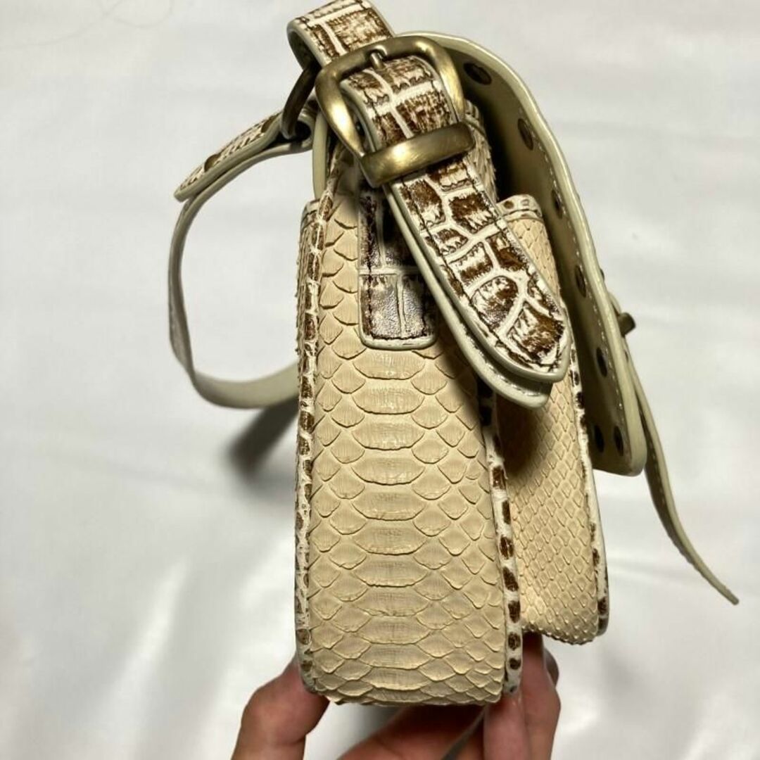 パイソン革 蛇革レザー クロコ型押し ハンドバッグ 白クリーム スタッズ 上品 レディースのバッグ(ハンドバッグ)の商品写真