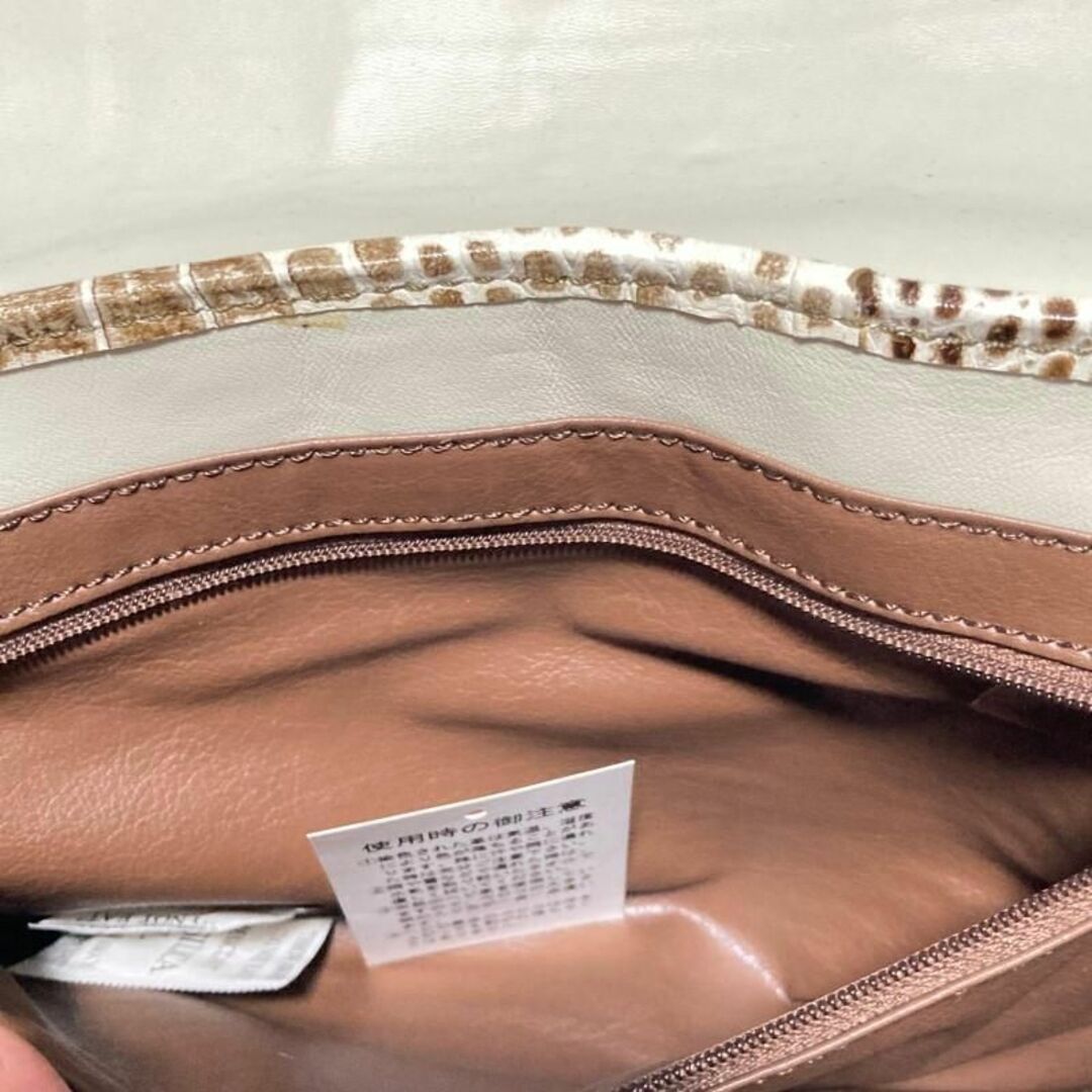 パイソン革 蛇革レザー クロコ型押し ハンドバッグ 白クリーム スタッズ 上品 レディースのバッグ(ハンドバッグ)の商品写真