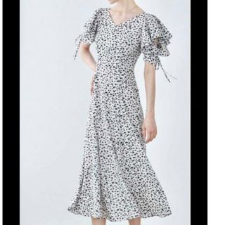 美品 And Couture 着痩せドット柄のワンピース