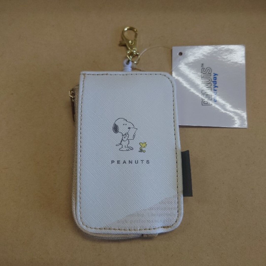 SNOOPY(スヌーピー)のスヌーピー　パスケース付きキーケース レディースのファッション小物(キーケース)の商品写真
