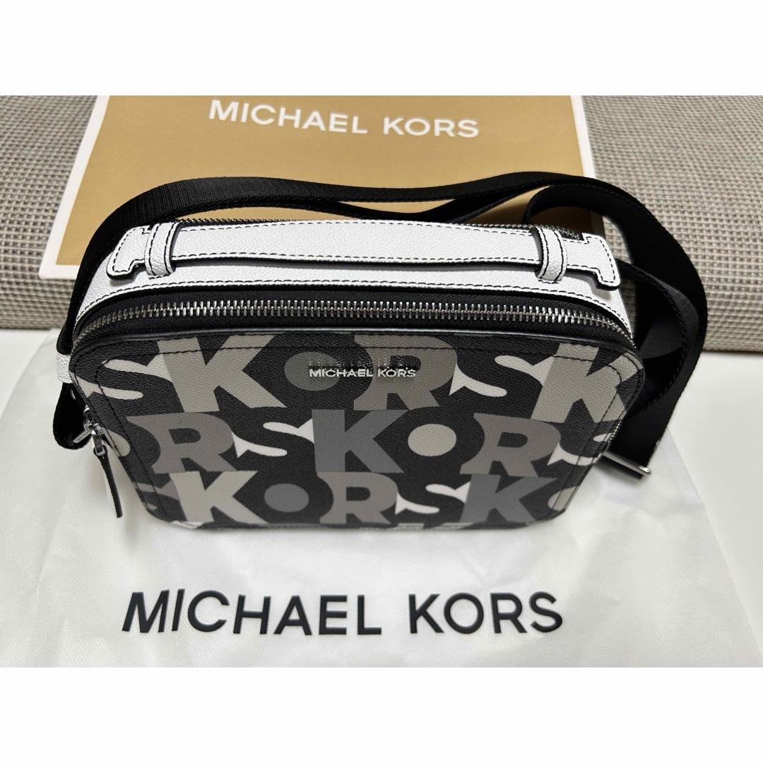 Michael Kors(マイケルコース)の【未使用品】MICHAEL KORS  マイケルコース　ショルダーバッグ メンズのバッグ(ショルダーバッグ)の商品写真