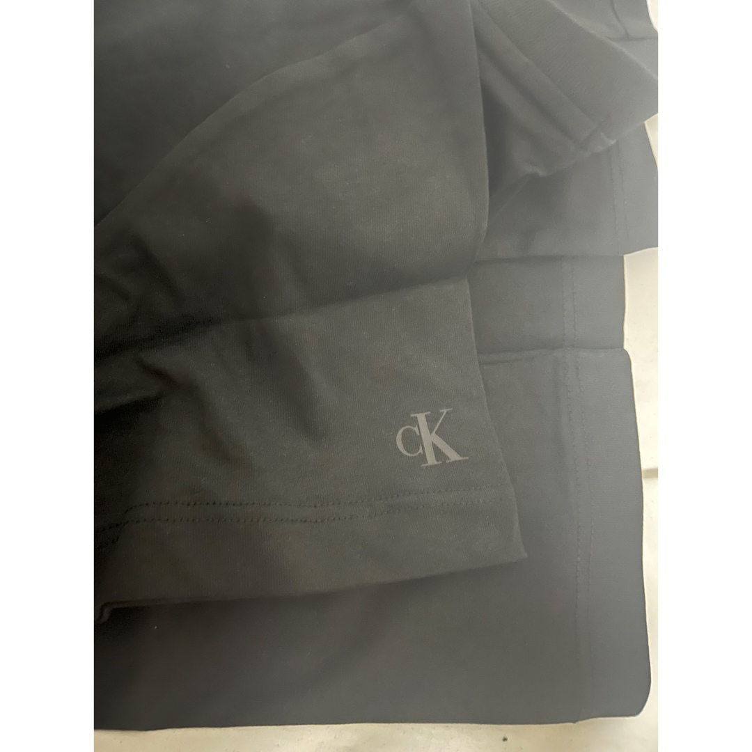 Calvin Klein(カルバンクライン)のグク　モノグラムエンブロイド　Tシャツ　Calvin Klein BTS ck メンズのトップス(Tシャツ/カットソー(半袖/袖なし))の商品写真