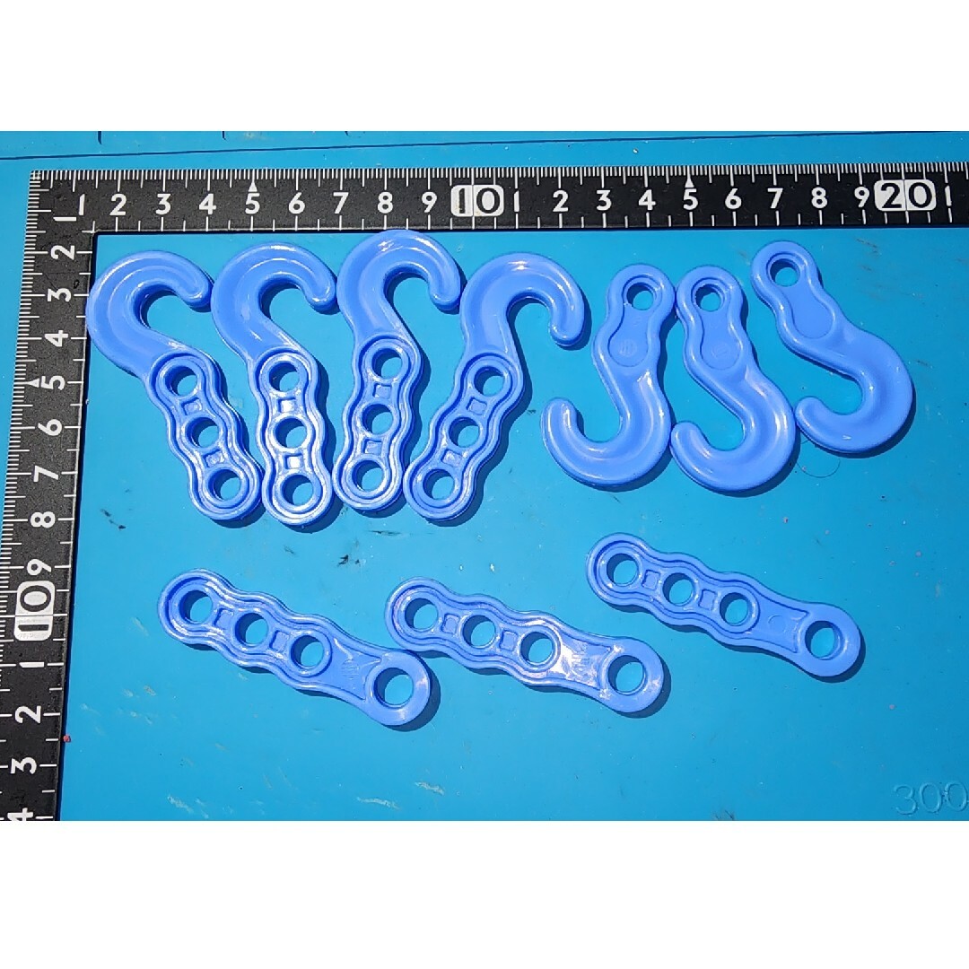 DAISO(ダイソー)の洗濯ヒモ用フックと留め具(新品)10個 インテリア/住まい/日用品のインテリア/住まい/日用品 その他(その他)の商品写真