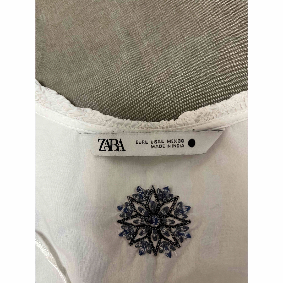 ZARA(ザラ)のZARA ザラ　トップス　シャツ　ブラウス　花柄　刺繍　フリル　人気　完売 レディースのトップス(シャツ/ブラウス(半袖/袖なし))の商品写真