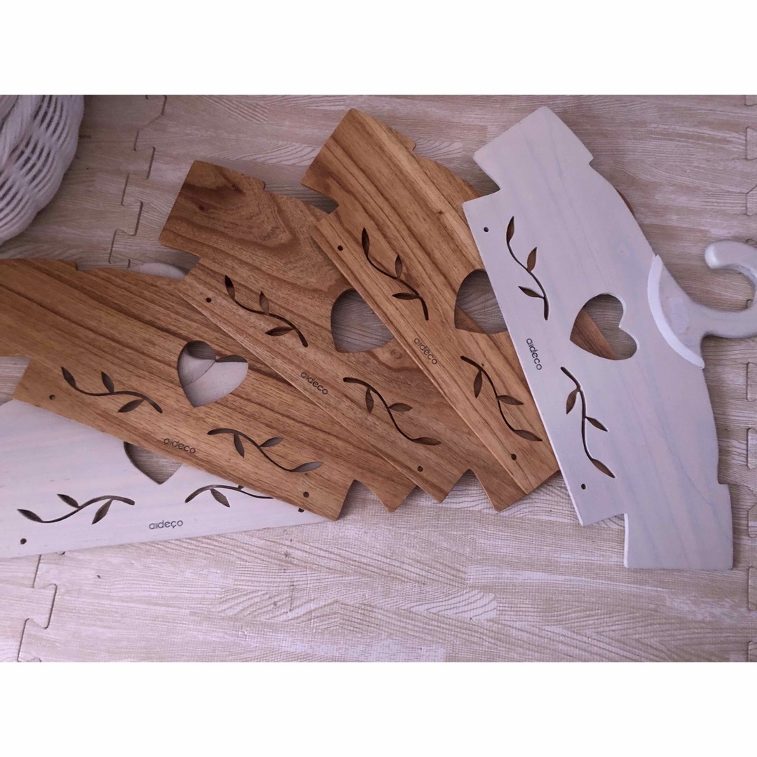 aideco 木製ブティックハンガー5本セット インテリア/住まい/日用品の収納家具(押し入れ収納/ハンガー)の商品写真