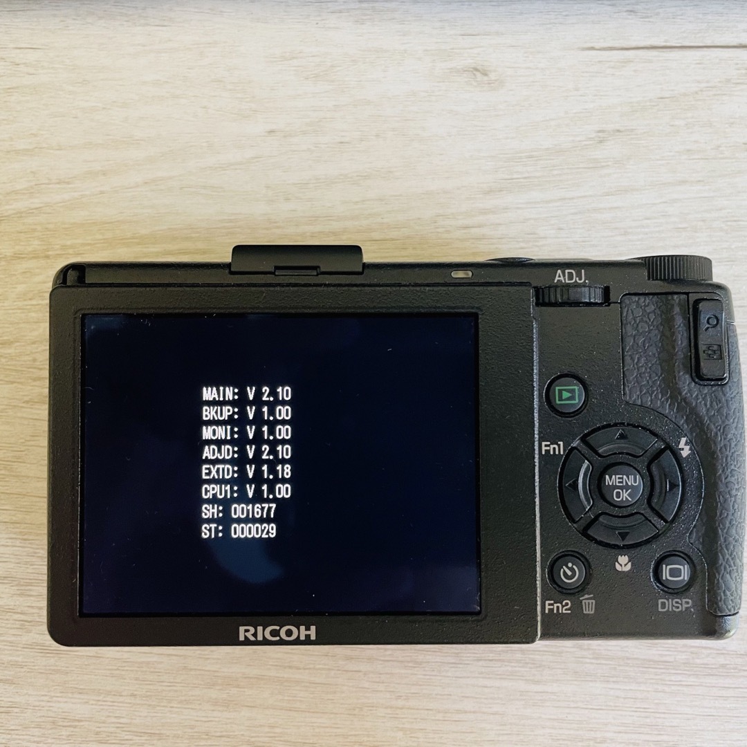 RICOH(リコー)の【動作確認済み】RICOH GR DIGITAL III スタートブック付き スマホ/家電/カメラのカメラ(コンパクトデジタルカメラ)の商品写真