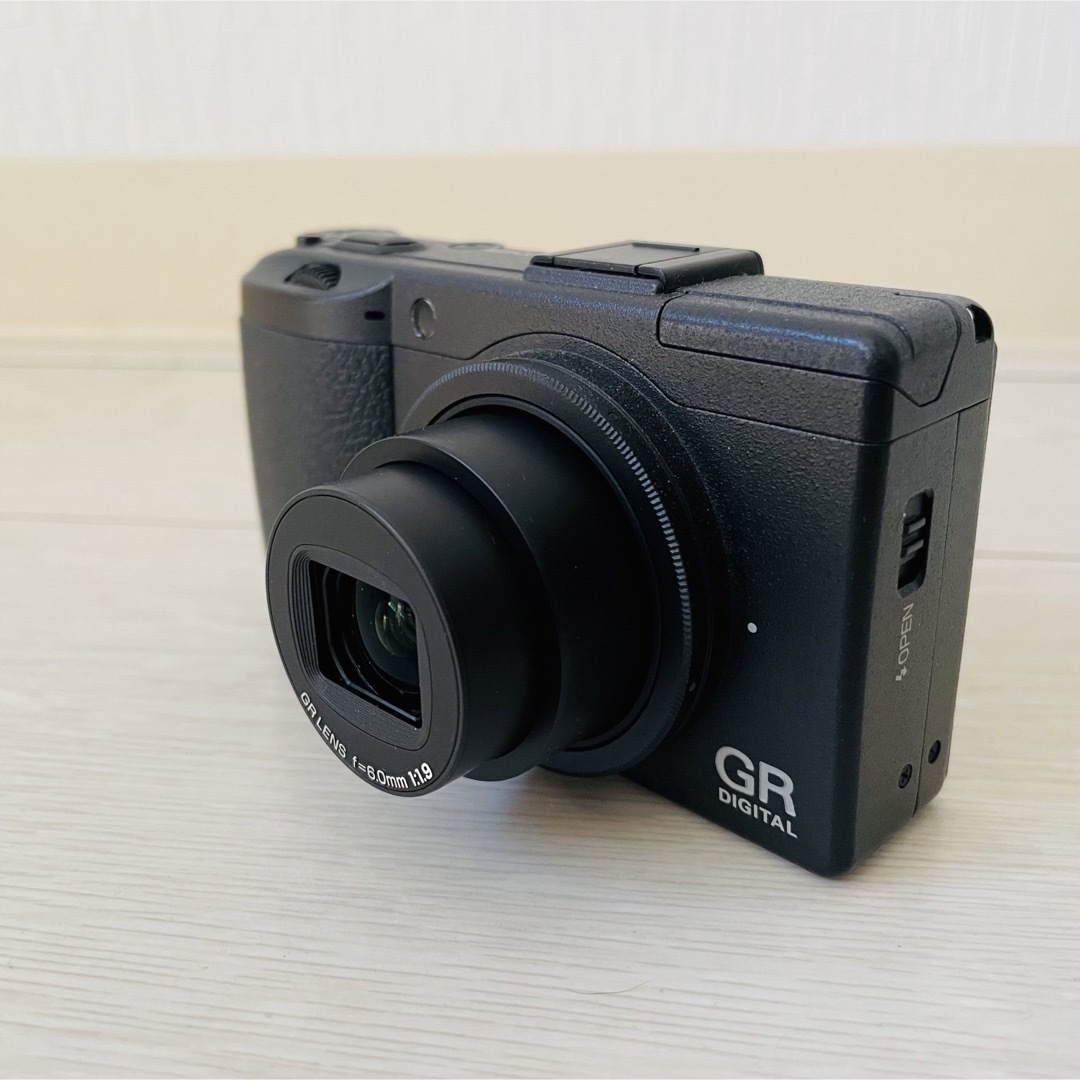 RICOH(リコー)の【動作確認済み】RICOH GR DIGITAL III スタートブック付き スマホ/家電/カメラのカメラ(コンパクトデジタルカメラ)の商品写真