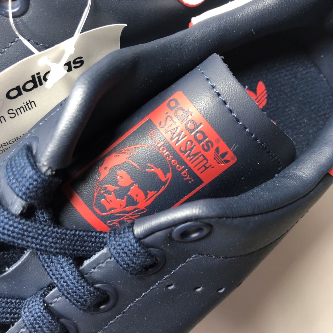 adidas(アディダス)の【新品】アディダス スタンスミス ネイビー ホワイト レッド 23.0 レディースの靴/シューズ(スニーカー)の商品写真