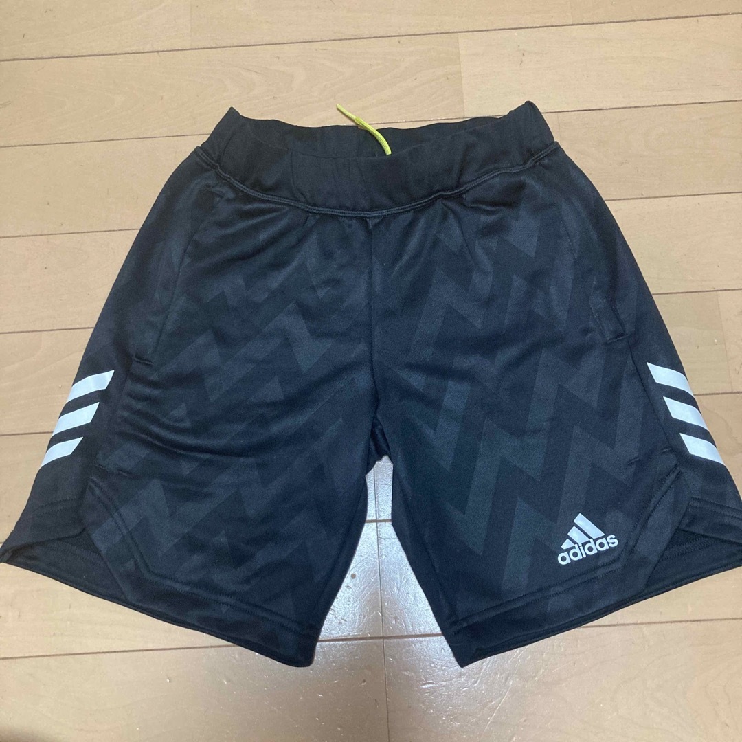 adidas(アディダス)のハーフパンツ キッズ/ベビー/マタニティのキッズ服男の子用(90cm~)(パンツ/スパッツ)の商品写真