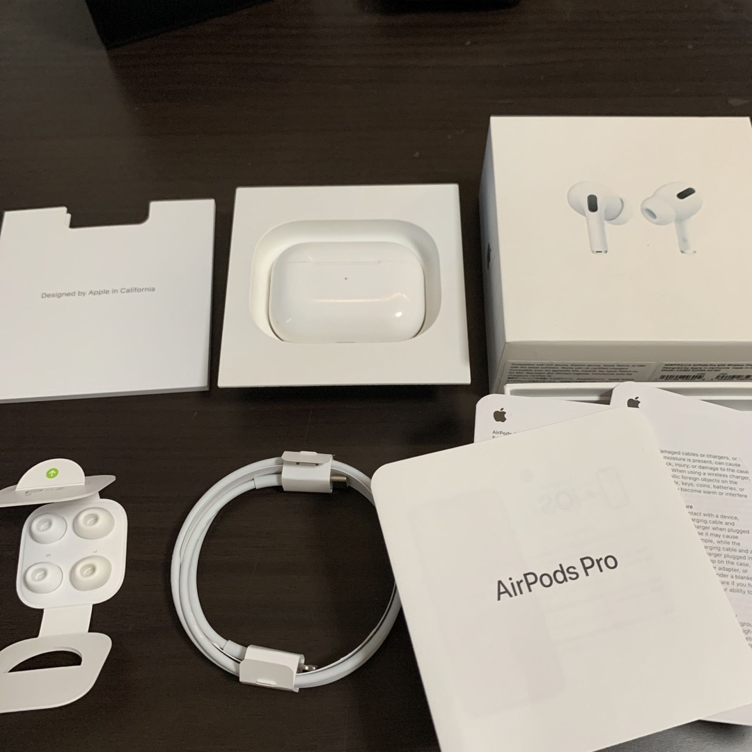 APPLE AirPods Pro 第一世代 中古品 ヘッドフォン/イヤフォン APPLE AirPods Pro 第一世代 中古品 ヘッドフォン/イヤフォン