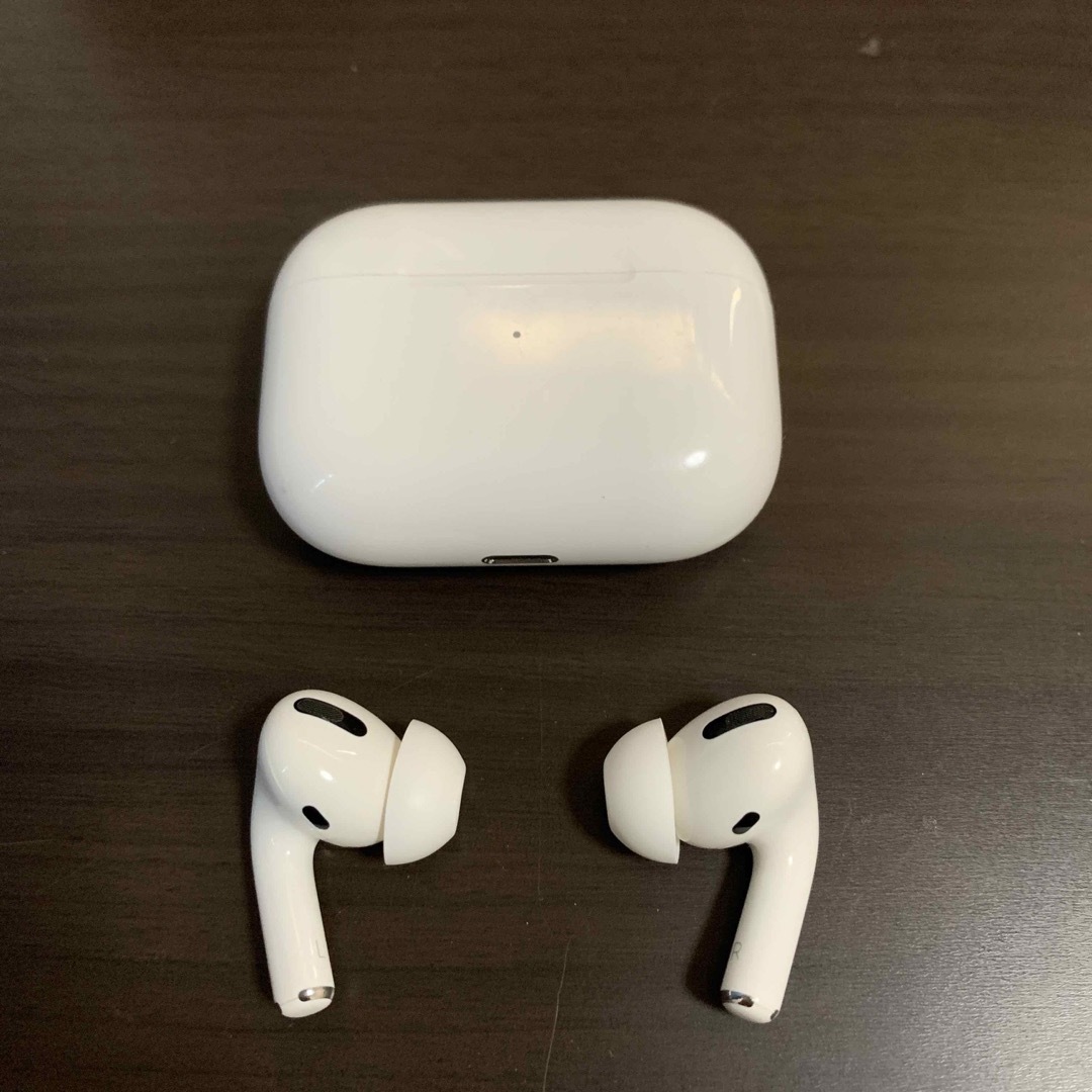 APPLE AirPods Pro 第一世代 中古品 ヘッドフォン/イヤフォン APPLE AirPods Pro 第一世代 中古品 ヘッドフォン/イヤフォン
