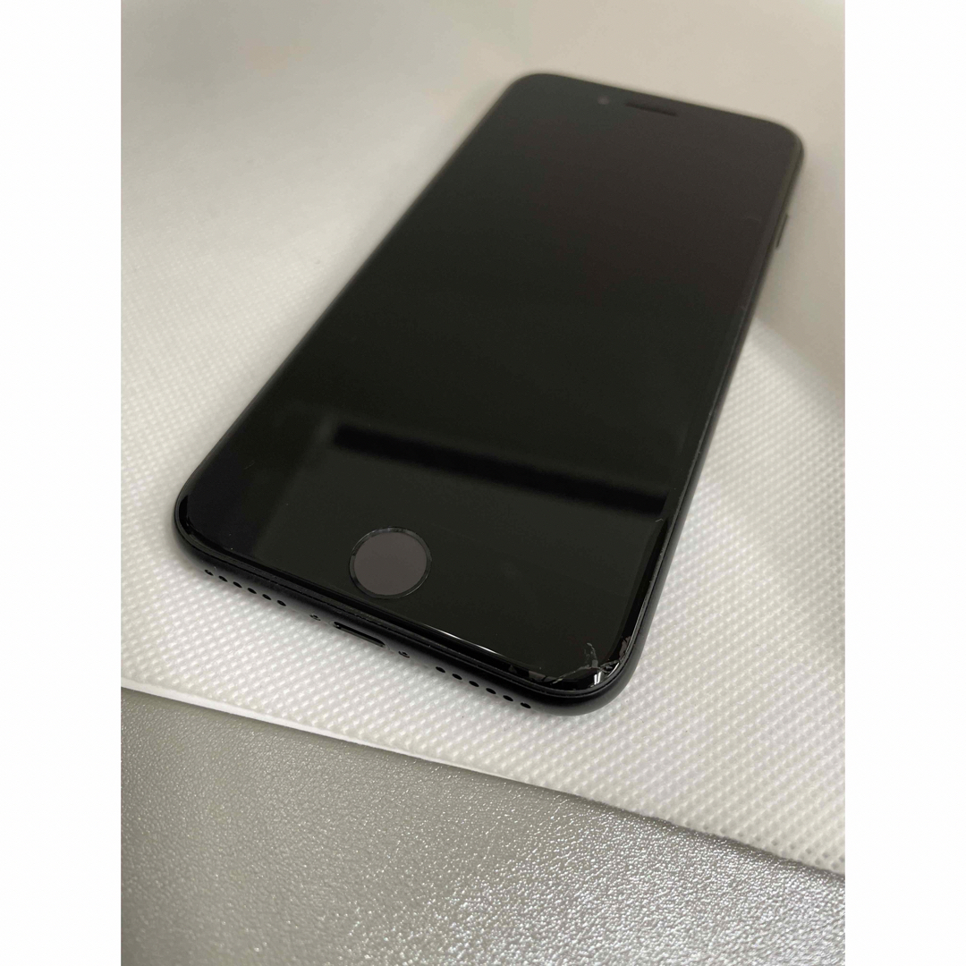iPhone(アイフォーン)の iPhone SE  第2世代　ブラック　64GB  SIMフリー　ジャンク品 スマホ/家電/カメラのスマートフォン/携帯電話(スマートフォン本体)の商品写真