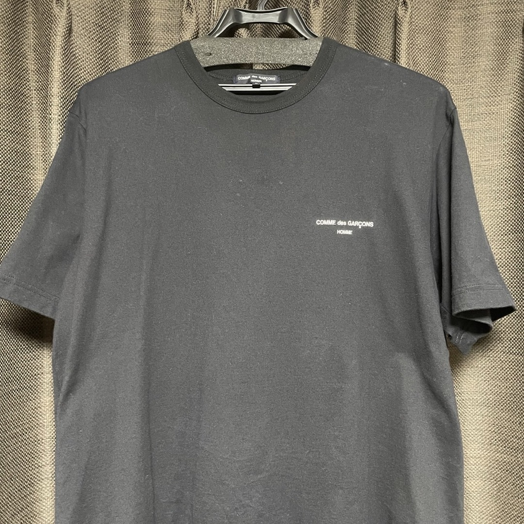 COMME des GARCONS HOMME(コムデギャルソンオム)のCOMME des GARCONS HOMME 23ss ロゴTシャツ 黒 L メンズのトップス(Tシャツ/カットソー(半袖/袖なし))の商品写真