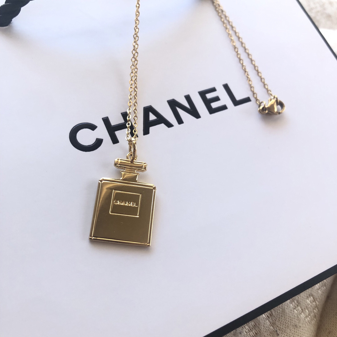 シャネル　CHANEL 正規品チャーム＆ゴールドネックレス　未使用