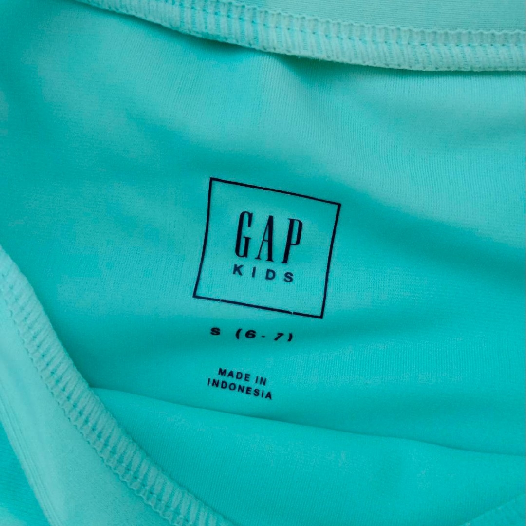 GAP Kids(ギャップキッズ)のGAPキッズ 120サイズ ラッシュガード 長袖 キッズ/ベビー/マタニティのキッズ服男の子用(90cm~)(水着)の商品写真