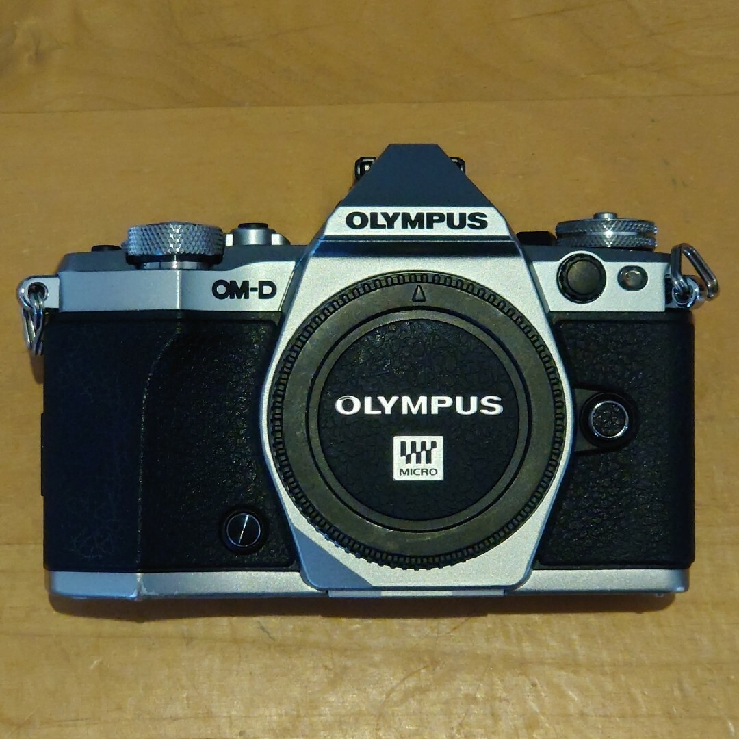 OLYMPUS OM-D E-M5 Mark 2
