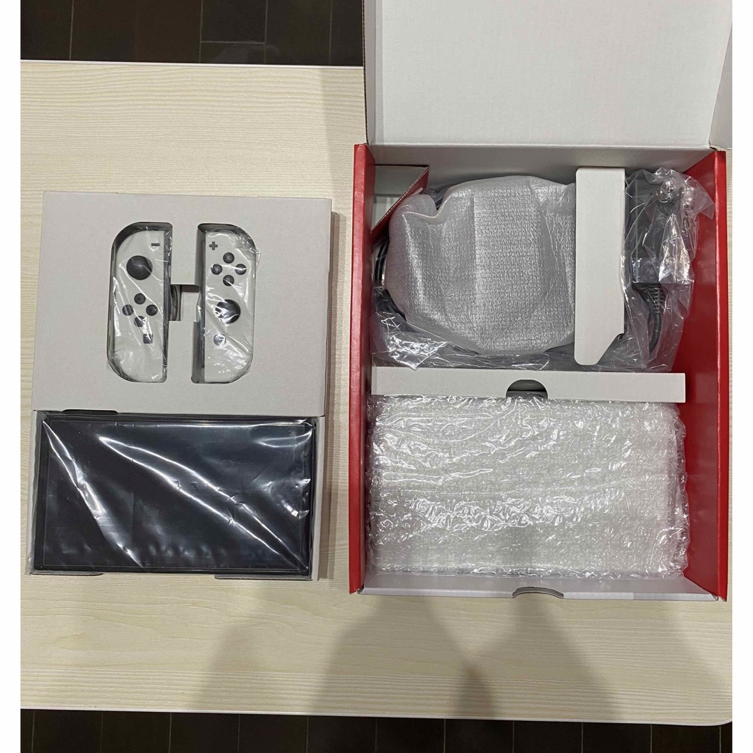 ハードケース付き】Switch 有機ELモデル(ホワイト) ハードケース付き】Switch 有機ELモデル(ホワイト)