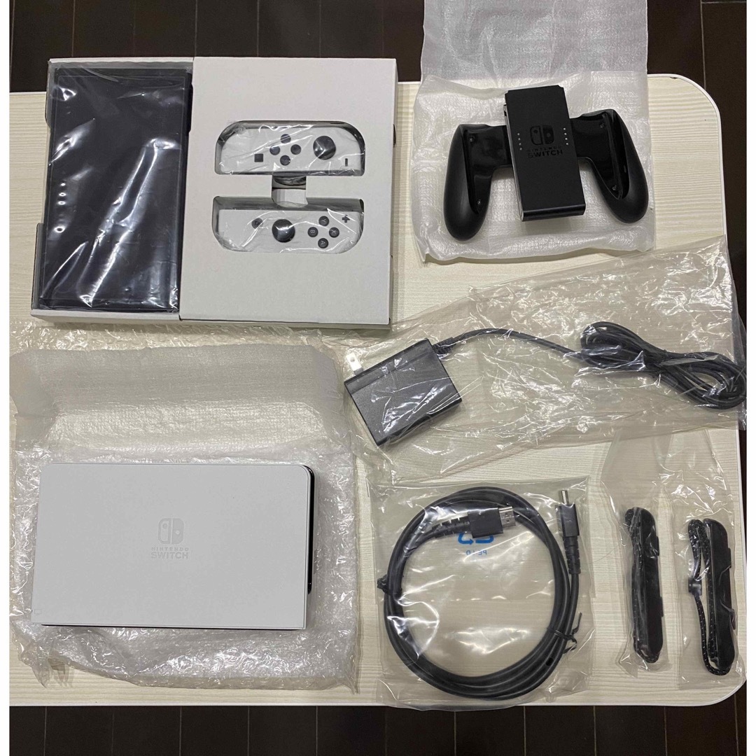 ハードケース付き】Switch 有機ELモデル(ホワイト) ハードケース付き】Switch 有機ELモデル(ホワイト)
