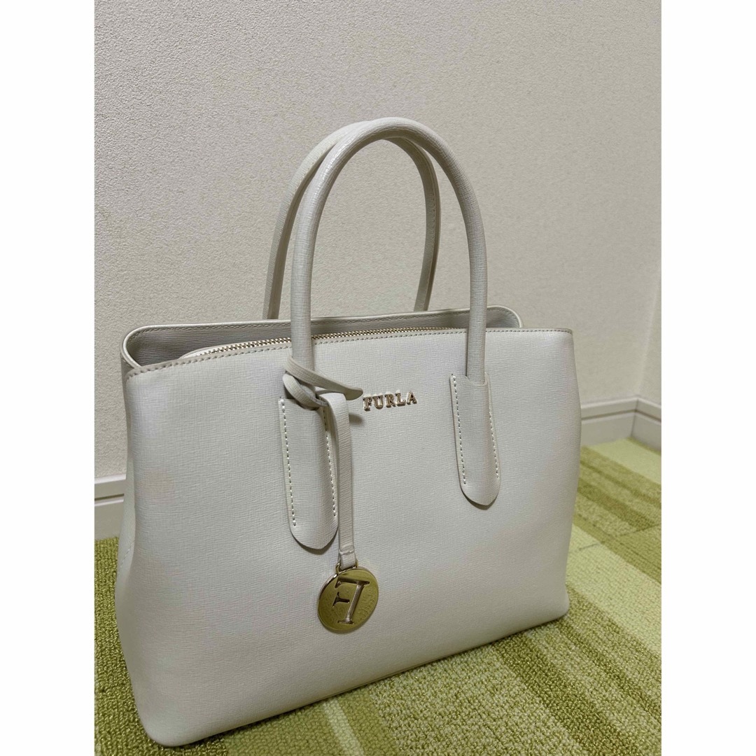 フルラ　FURLA ハンドバッグ　トートバッグ　ホワイト　ショルダー 2