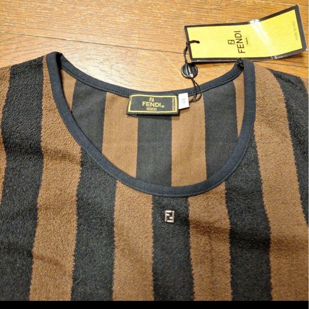 FENDI(フェンディ)の新品　FENDI　フェンディ　44　ペカン柄　半袖　カットソー　Tシャツ　L レディースのトップス(カットソー(半袖/袖なし))の商品写真