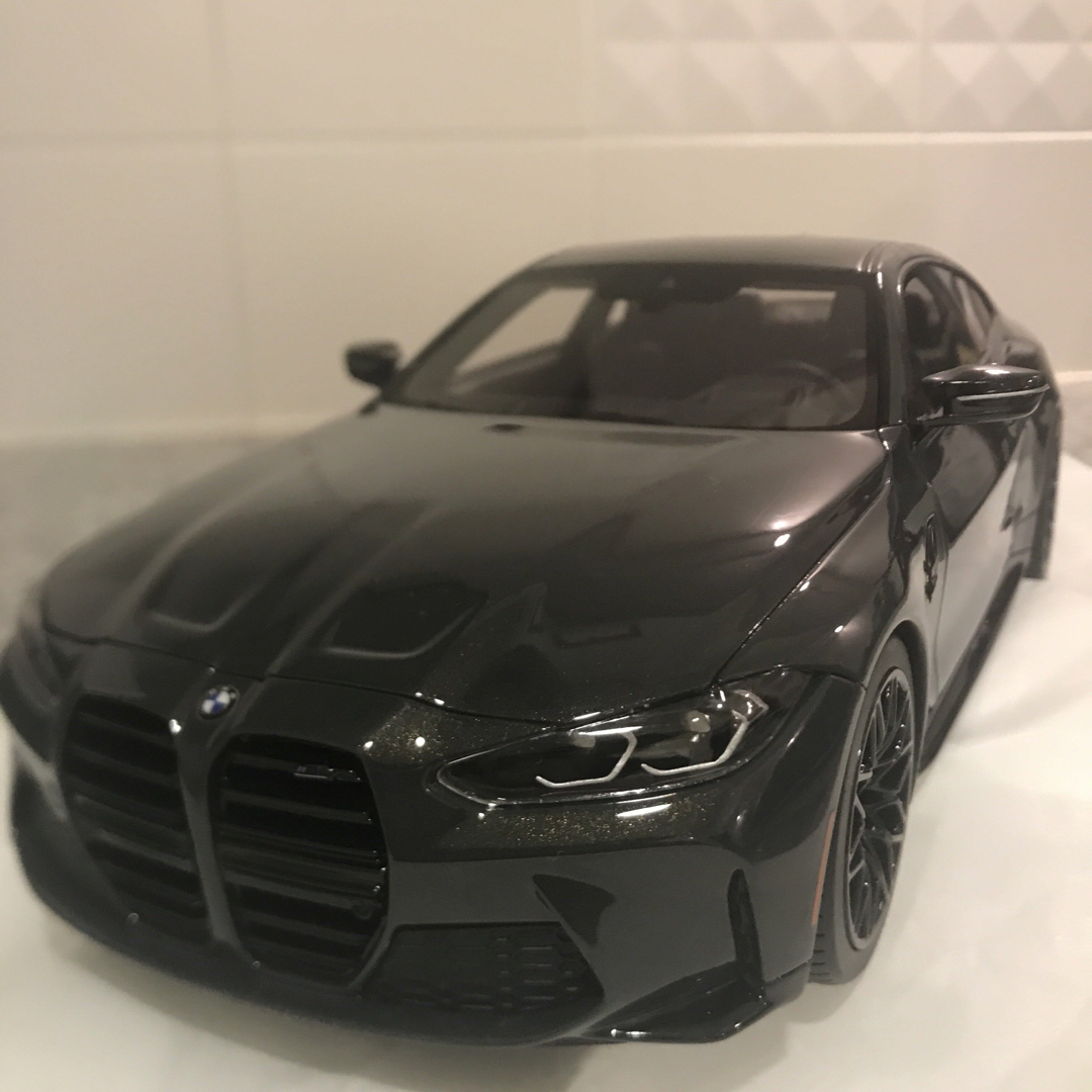 【超希少大人気 】BMW M4クーペ 1/18ミニカー