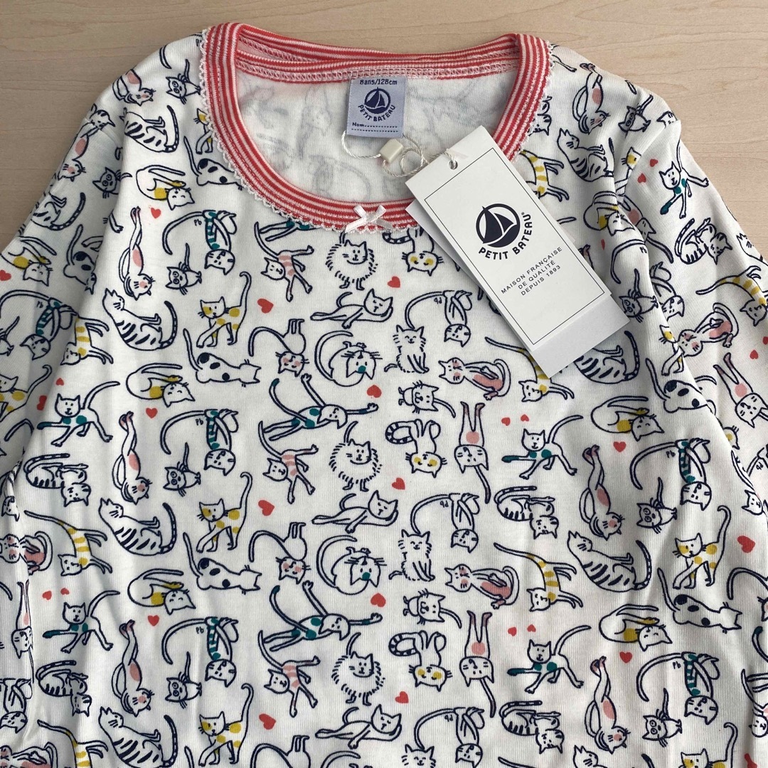 PETIT BATEAU(プチバトー)の新品プチバトー8ansプリント長袖パジャマ キッズ/ベビー/マタニティのキッズ服女の子用(90cm~)(パジャマ)の商品写真