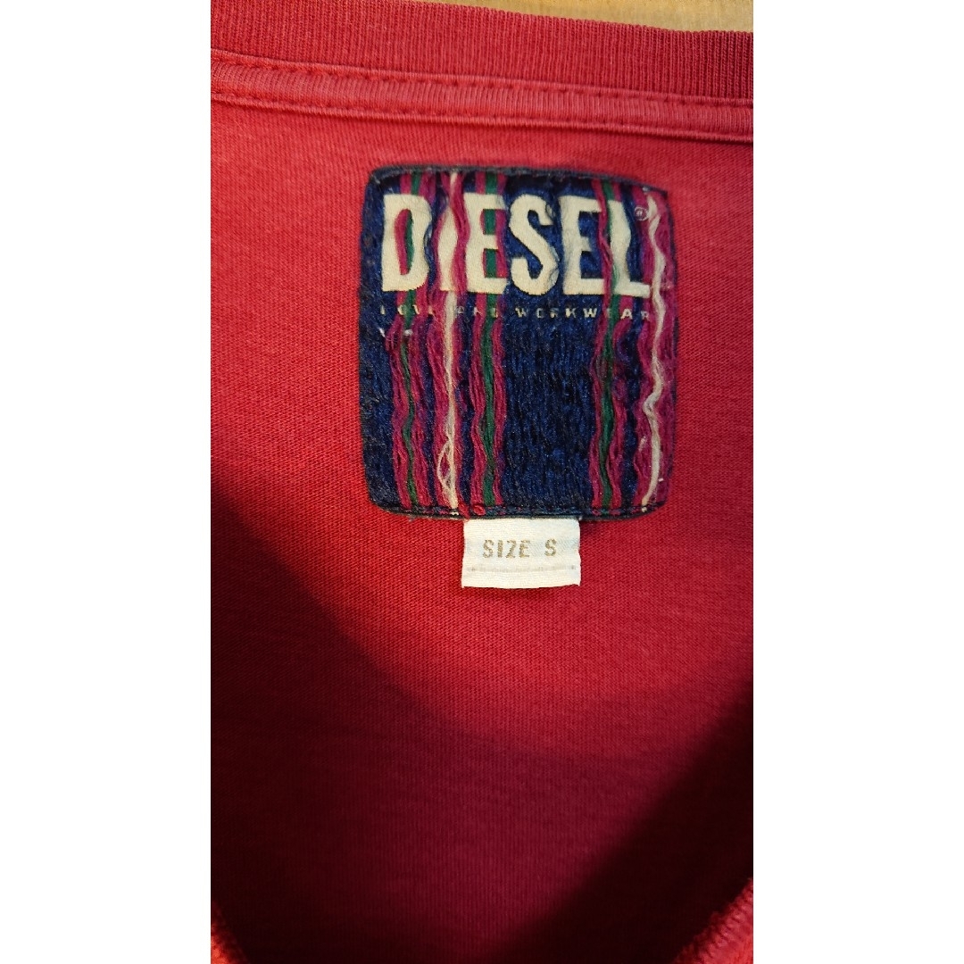 DIESEL(ディーゼル)のDIESEL　Tシャツ　Sサイズ　ディーゼル シャツ　赤　レッド メンズのトップス(Tシャツ/カットソー(半袖/袖なし))の商品写真