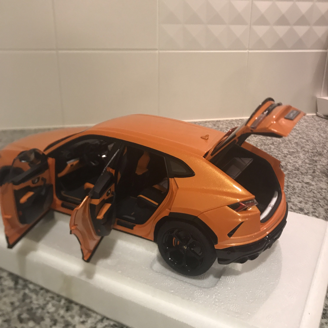 Lamborghini - 【超希少大人気 】ランボルギーニ ウルス Lamborghini - 【超希少大人気 】ランボルギーニ ウルス