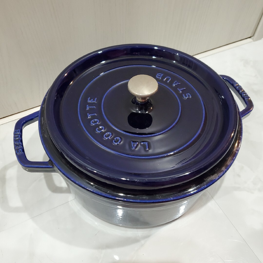 セール中の割引商品 ストウブ 両手鍋 COCOTTE マルチ 鍋 直径 26cm ネイビー stau インテリア/住まい/日用品 