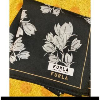 フルラ(Furla)のフルラ  シルクスカーフ　お花柄モノクロ(バンダナ/スカーフ)